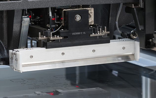 Quick release squeegee blades for MPM Stencil Printer